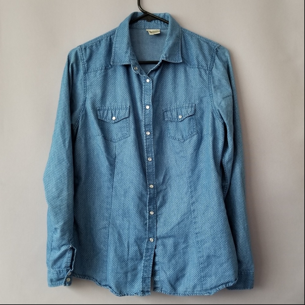 X PASSPORT BUTTON DOWN LONG SLEEVE DOTTED CHAMBRAY